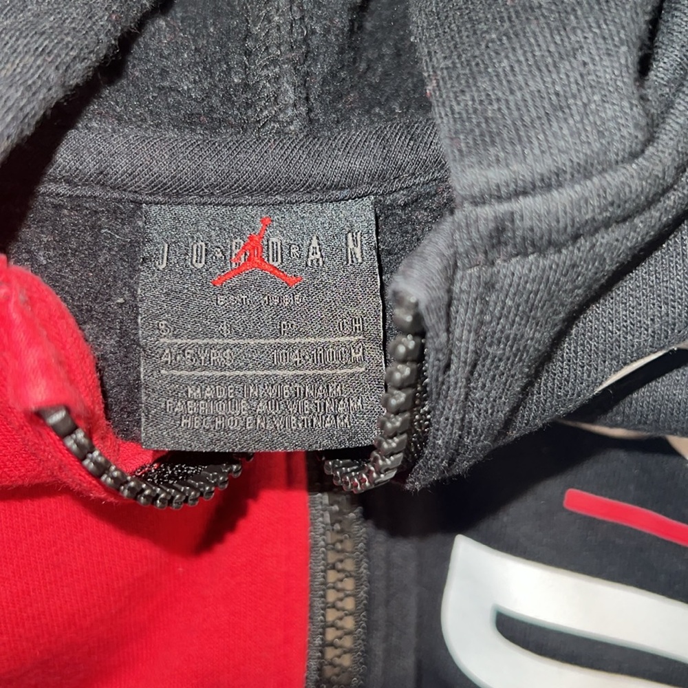 𝙰𝙸𝚁 𝙹𝙾𝚁𝙳𝙰𝙽 𝙷𝙾𝙾𝙳𝙸𝙴 𝚂𝚆𝙴𝙰𝚃𝚂𝚄𝙸𝚃 - Picture 7 of 7